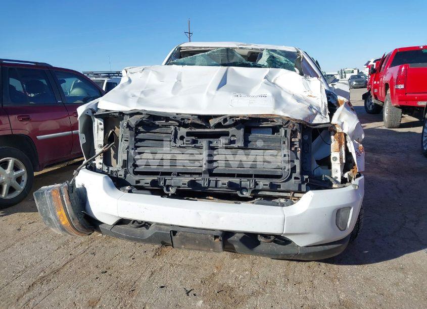 Photo 13 of 2018 Chevrolet Silverado 1500 1LT (VIN 3GCUKREC4JG288265)