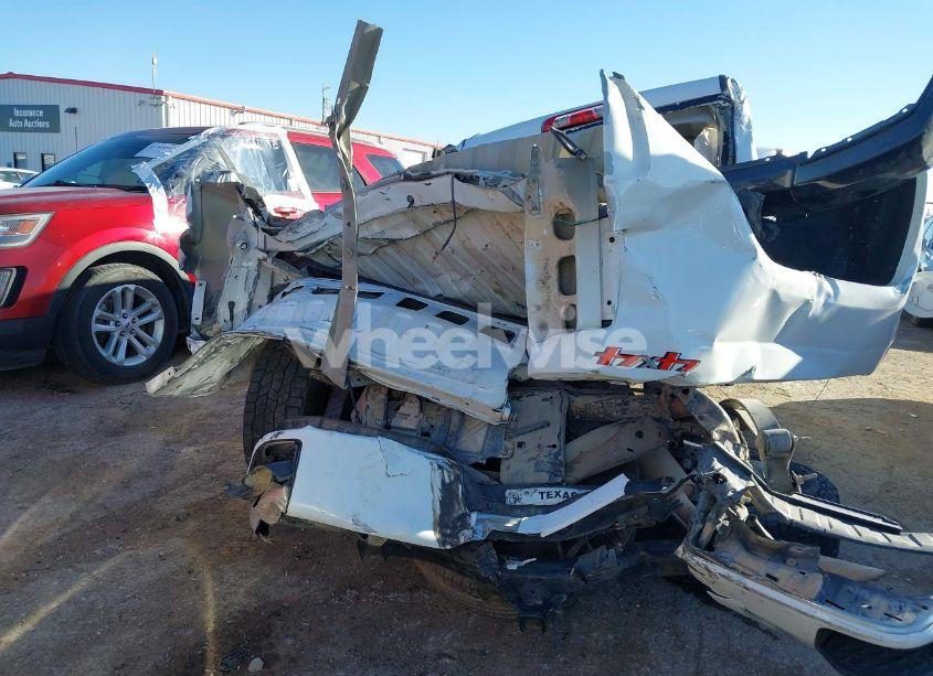 Photo 17 of 2018 Chevrolet Silverado 1500 1LT (VIN 3GCUKREC4JG288265)