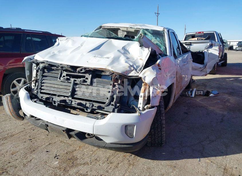 Photo 2 of 2018 Chevrolet Silverado 1500 1LT (VIN 3GCUKREC4JG288265)