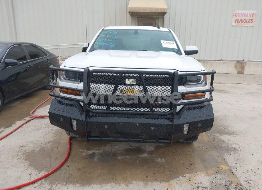 Photo 12 of 2018 Chevrolet Silverado 1500 2LT (VIN 3GCUKREC4JG433014)