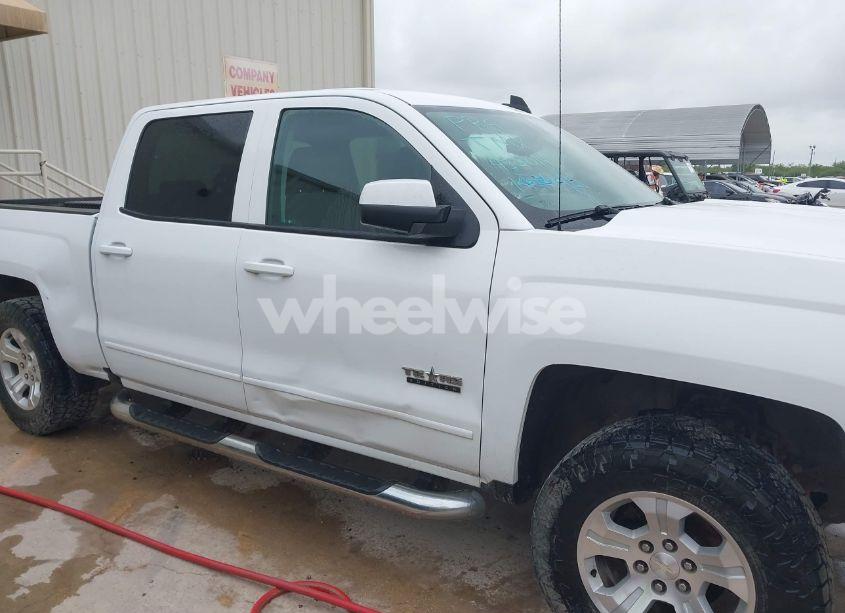 Photo 13 of 2018 Chevrolet Silverado 1500 2LT (VIN 3GCUKREC4JG433014)