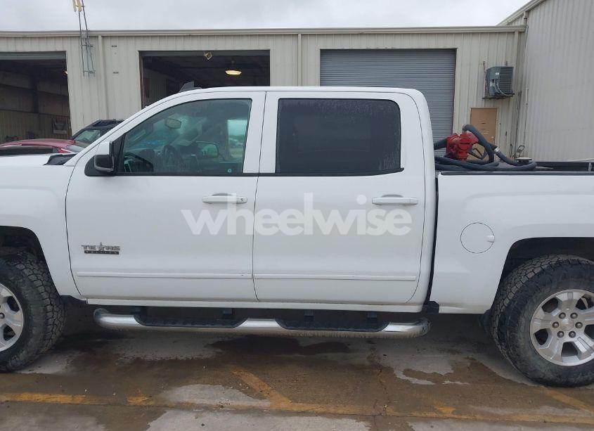 Photo 14 of 2018 Chevrolet Silverado 1500 2LT (VIN 3GCUKREC4JG433014)