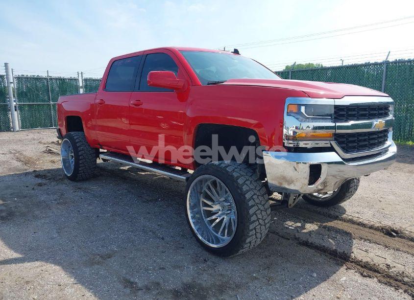 2018 Chevrolet Silverado 1500 2LT (VIN 3GCUKREC4JG500145) main photo