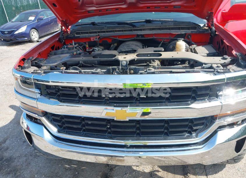 Photo 10 of 2018 Chevrolet Silverado 1500 2LT (VIN 3GCUKREC4JG500145)