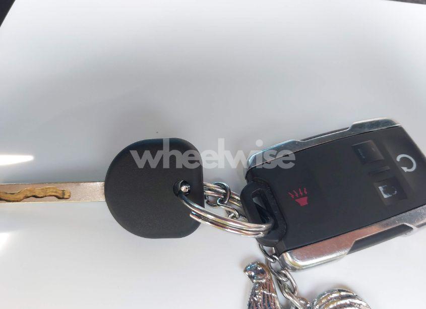 Photo 11 of 2018 Chevrolet Silverado 1500 2LT (VIN 3GCUKREC4JG500145)