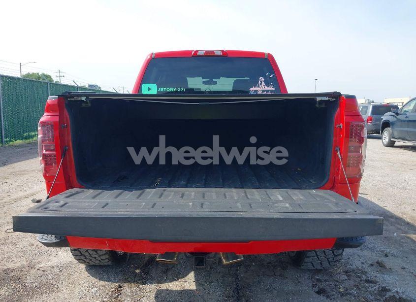 Photo 16 of 2018 Chevrolet Silverado 1500 2LT (VIN 3GCUKREC4JG500145)