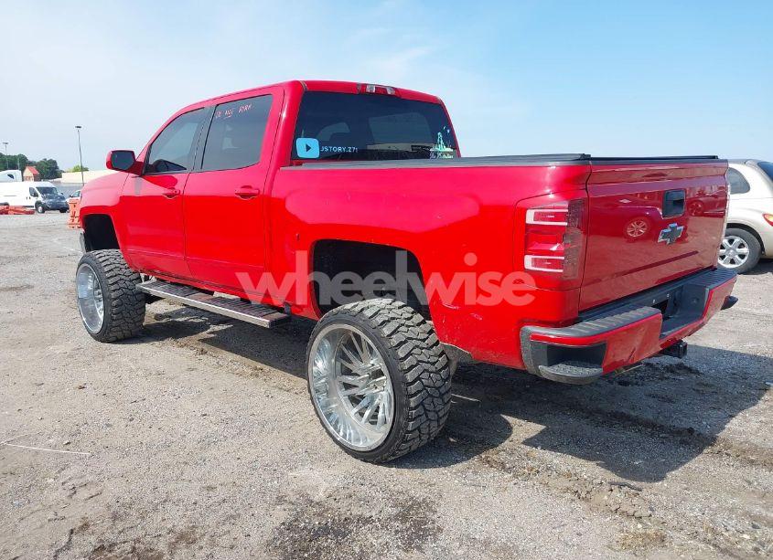 Photo 3 of 2018 Chevrolet Silverado 1500 2LT (VIN 3GCUKREC4JG500145)