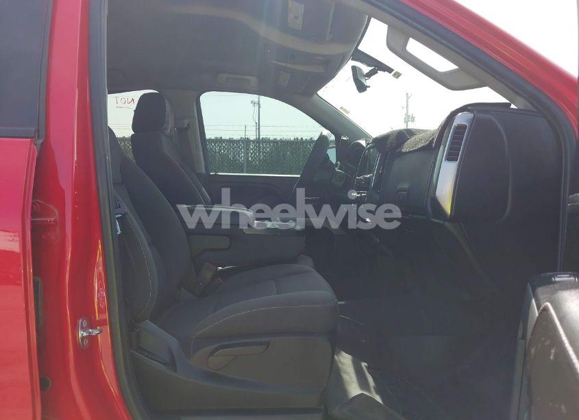 Photo 5 of 2018 Chevrolet Silverado 1500 2LT (VIN 3GCUKREC4JG500145)