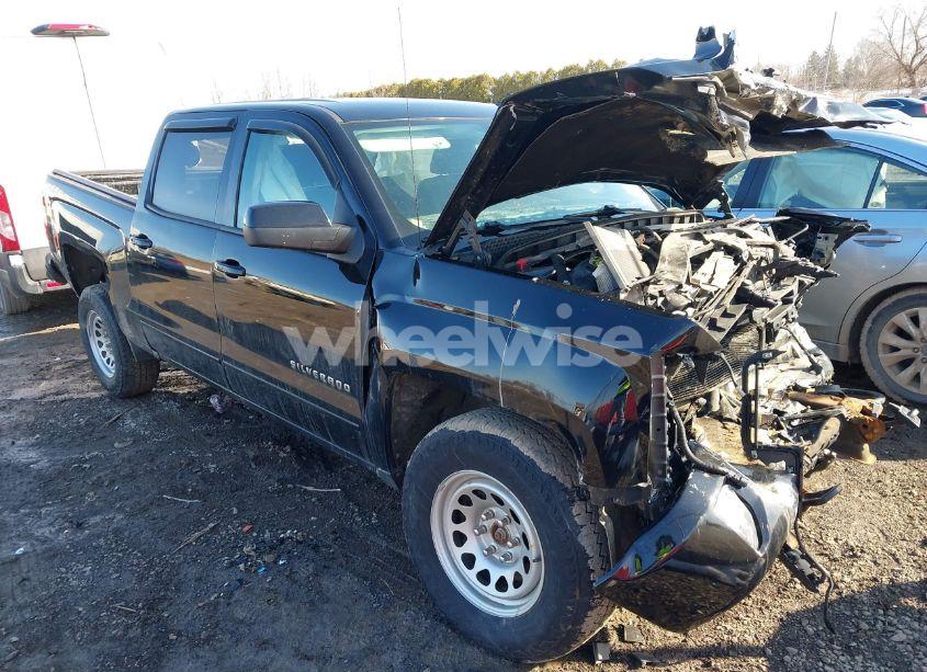 2018 Chevrolet Silverado 1500 2LT (VIN 3GCUKREC4JG582460) main photo