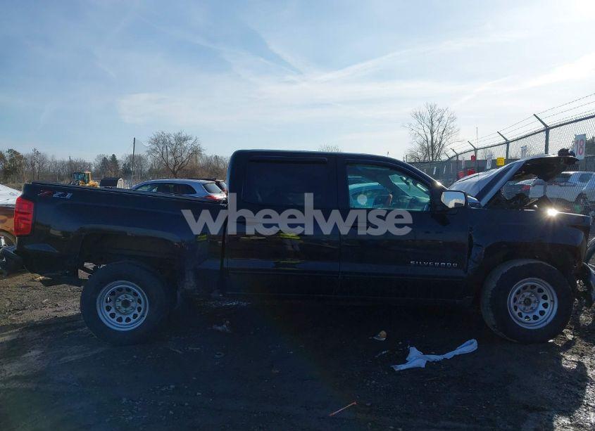 Photo 13 of 2018 Chevrolet Silverado 1500 2LT (VIN 3GCUKREC4JG582460)