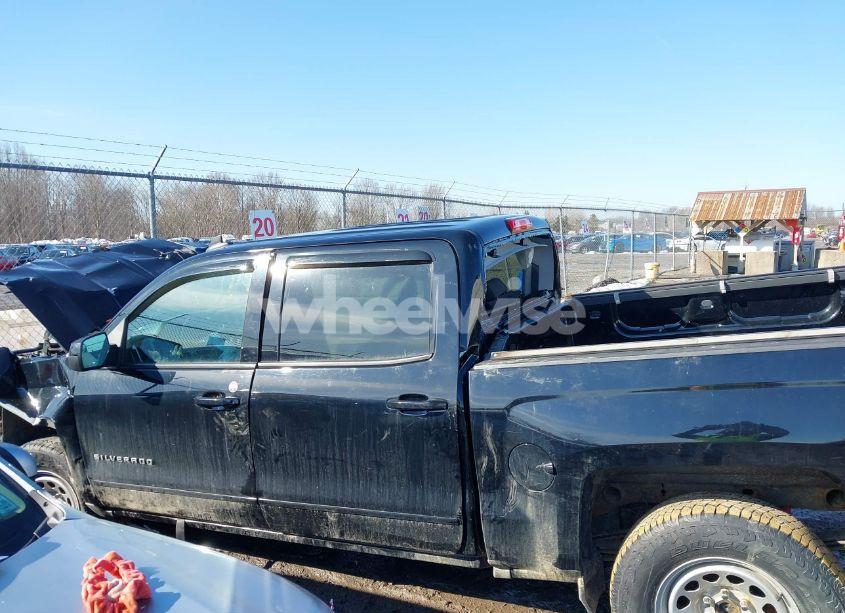 Photo 14 of 2018 Chevrolet Silverado 1500 2LT (VIN 3GCUKREC4JG582460)