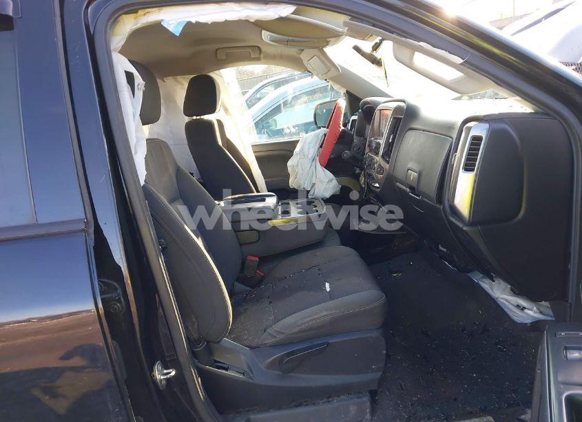 Photo 5 of 2018 Chevrolet Silverado 1500 2LT (VIN 3GCUKREC4JG582460)