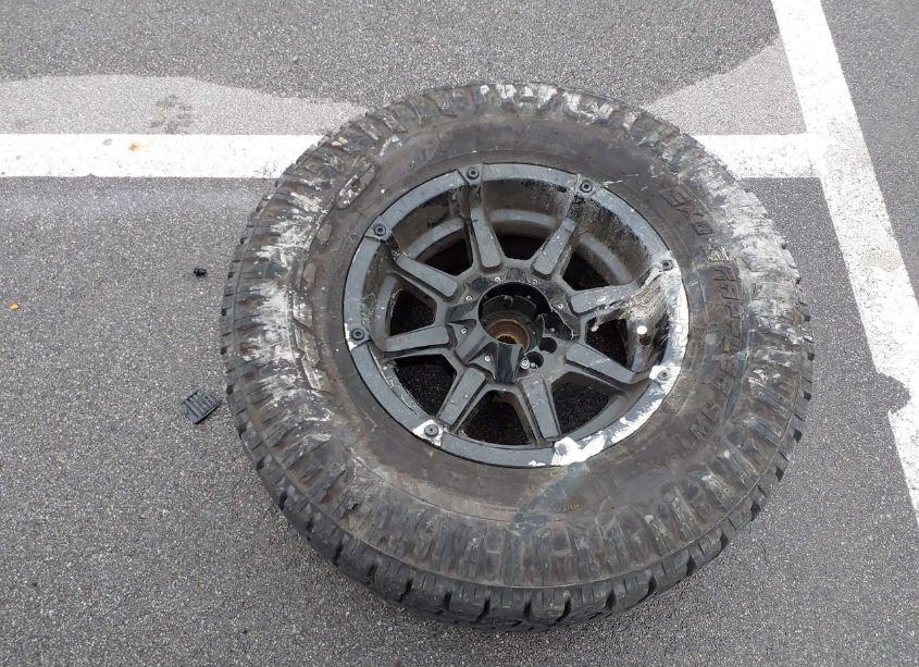 Photo 12 of 2014 Chevrolet Silverado 1500 1LT (VIN 3GCUKREC5EG486035)