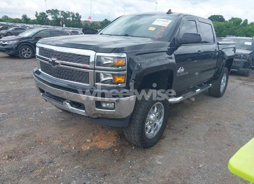 Photo 2 of 2015 Chevrolet Silverado 1500 2LT (VIN 3GCUKREC5FG188652)
