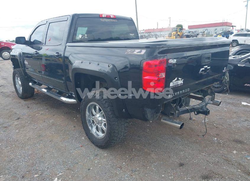 Photo 3 of 2015 Chevrolet Silverado 1500 2LT (VIN 3GCUKREC5FG188652)