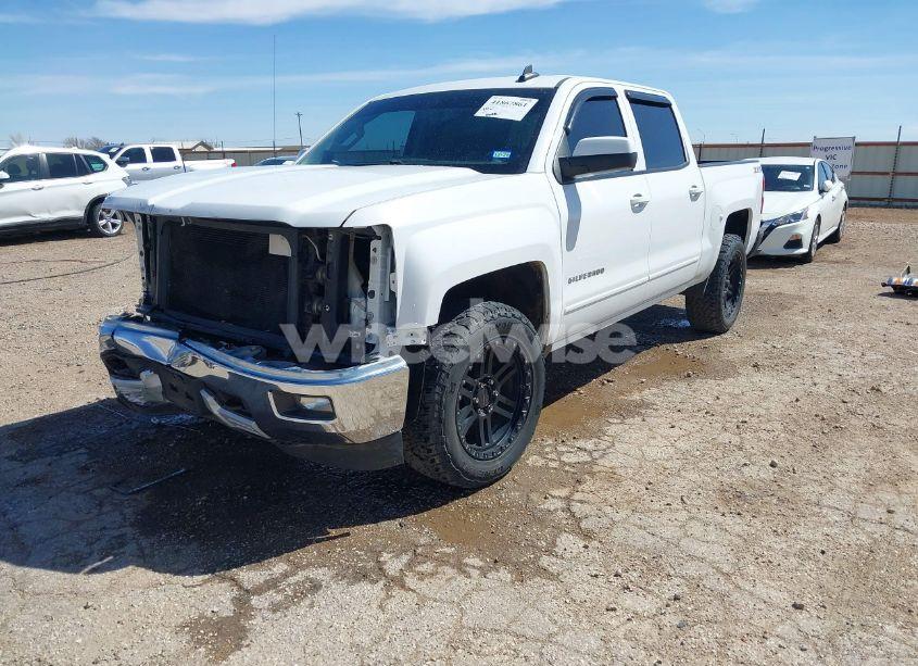 Photo 2 of 2015 Chevrolet Silverado 1500 2LT (VIN 3GCUKREC5FG277881)
