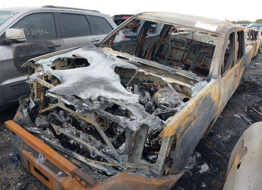 Photo 2 of 2016 Chevrolet Silverado 1500 1LT (VIN 3GCUKREC5GG109966)