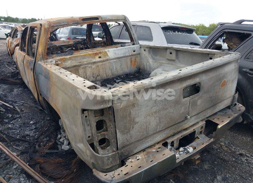 Photo 3 of 2016 Chevrolet Silverado 1500 1LT (VIN 3GCUKREC5GG109966)