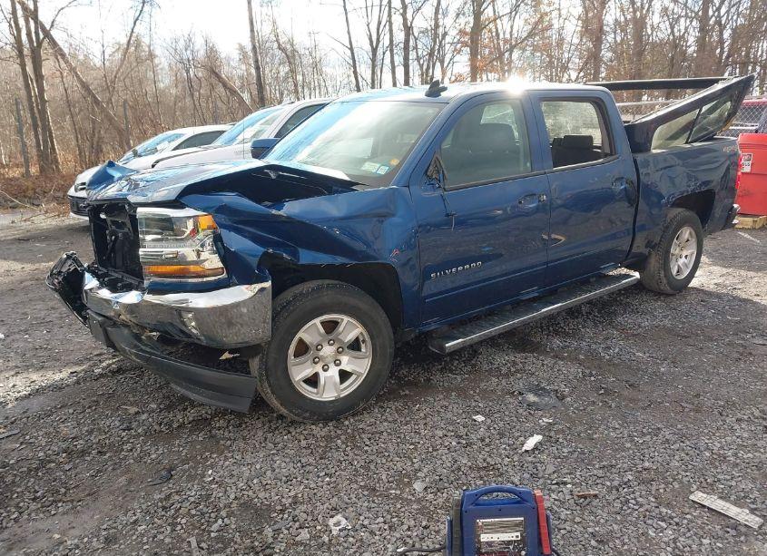 Photo 2 of 2016 Chevrolet Silverado 1500 1LT (VIN 3GCUKREC5GG305602)