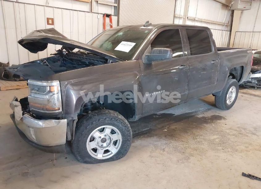 Photo 2 of 2016 Chevrolet Silverado 1500 1LT (VIN 3GCUKREC5GG315854)