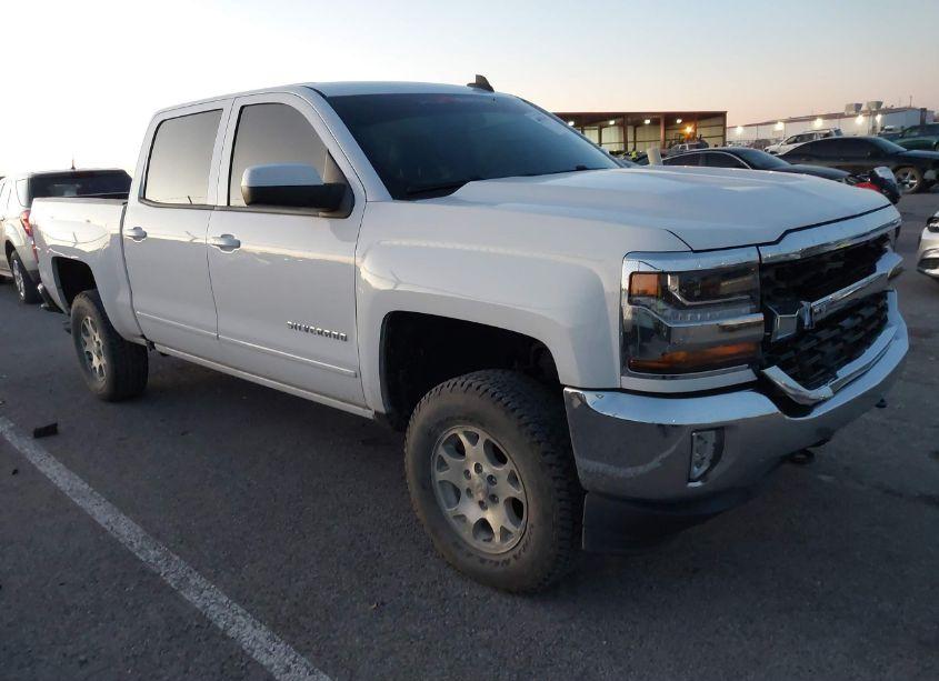2016 Chevrolet Silverado 1500 1LT (VIN 3GCUKREC5GG381739) main photo