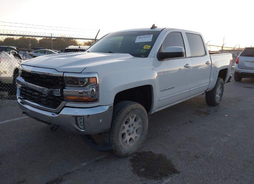 Photo 2 of 2016 Chevrolet Silverado 1500 1LT (VIN 3GCUKREC5GG381739)