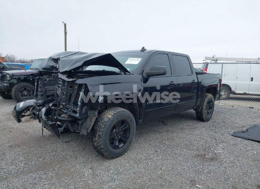 Photo 2 of 2017 Chevrolet Silverado 1500 2LT (VIN 3GCUKREC5HG162765)