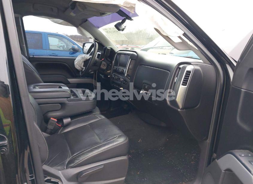 Photo 5 of 2017 Chevrolet Silverado 1500 2LT (VIN 3GCUKREC5HG162765)