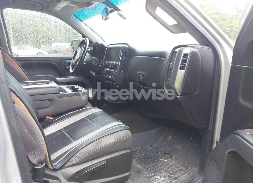 Photo 5 of 2017 Chevrolet Silverado 1500 1LT (VIN 3GCUKREC5HG350279)