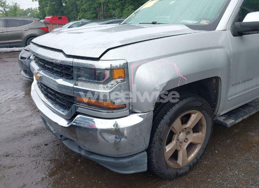 Photo 6 of 2017 Chevrolet Silverado 1500 1LT (VIN 3GCUKREC5HG350279)