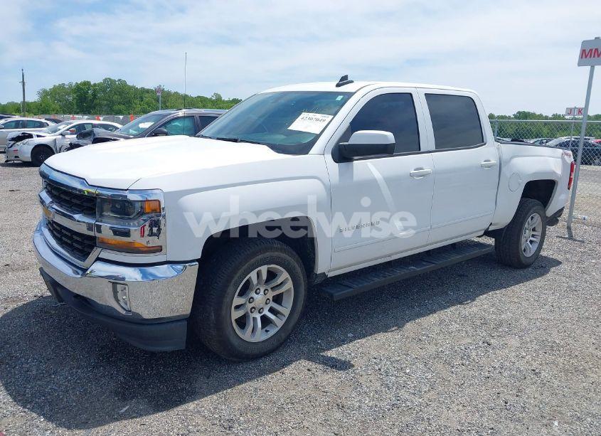 Photo 2 of 2017 Chevrolet Silverado 1500 1LT (VIN 3GCUKREC5HG407337)