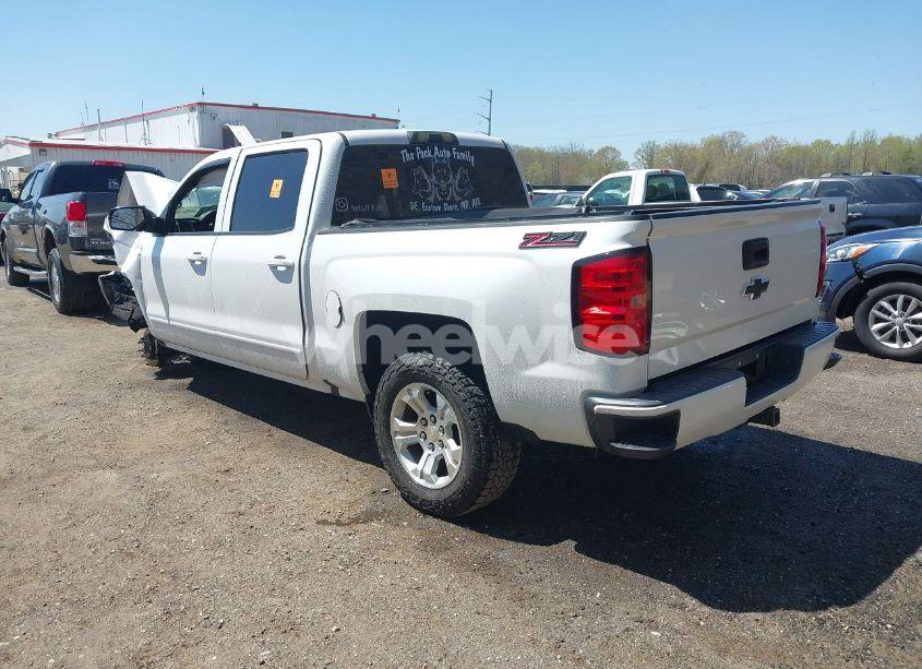Photo 3 of 2017 Chevrolet Silverado 1500 2LT (VIN 3GCUKREC5HG499968)