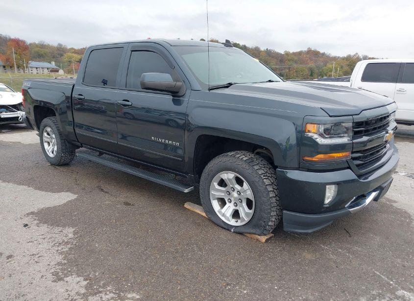 2017 Chevrolet Silverado 1500 2LT (VIN 3GCUKREC5HG518468) main photo