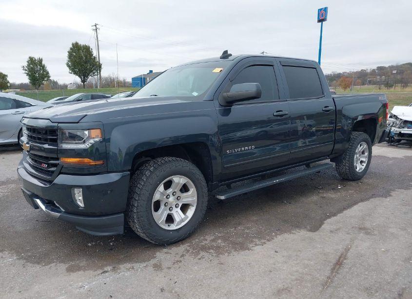 Photo 2 of 2017 Chevrolet Silverado 1500 2LT (VIN 3GCUKREC5HG518468)