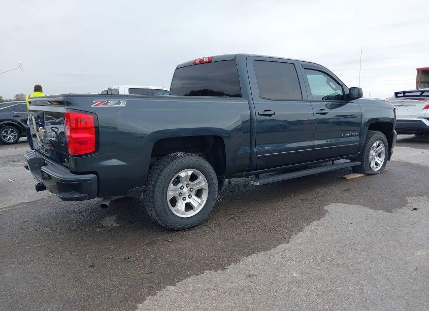 Photo 4 of 2017 Chevrolet Silverado 1500 2LT (VIN 3GCUKREC5HG518468)