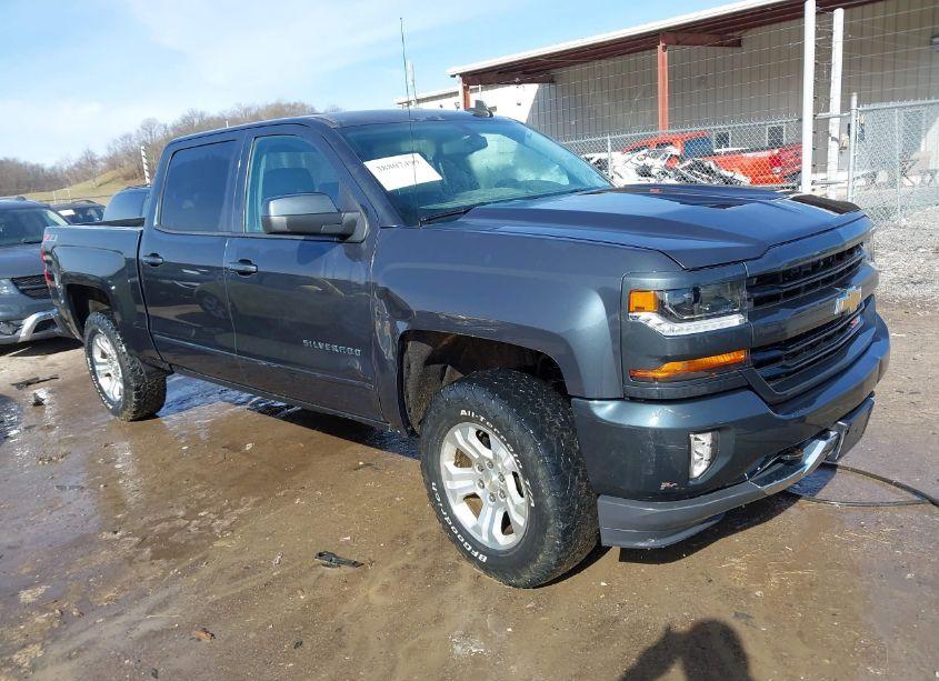2018 Chevrolet Silverado 1500 2LT (VIN 3GCUKREC5JG114849) main photo
