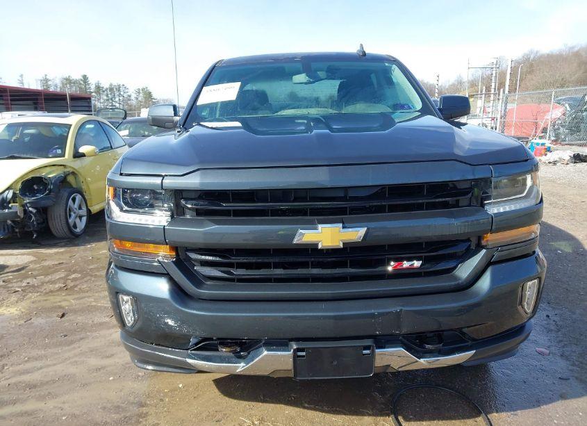 Photo 12 of 2018 Chevrolet Silverado 1500 2LT (VIN 3GCUKREC5JG114849)