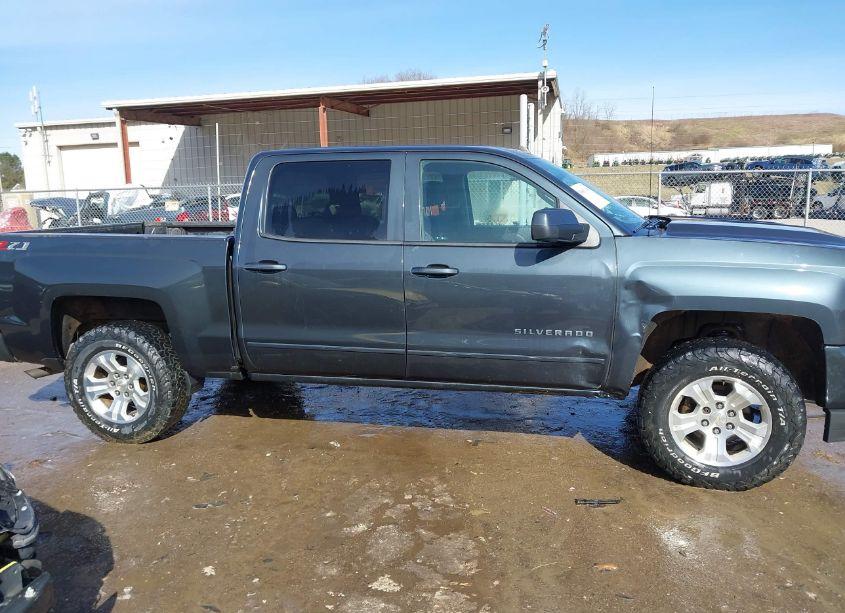 Photo 13 of 2018 Chevrolet Silverado 1500 2LT (VIN 3GCUKREC5JG114849)