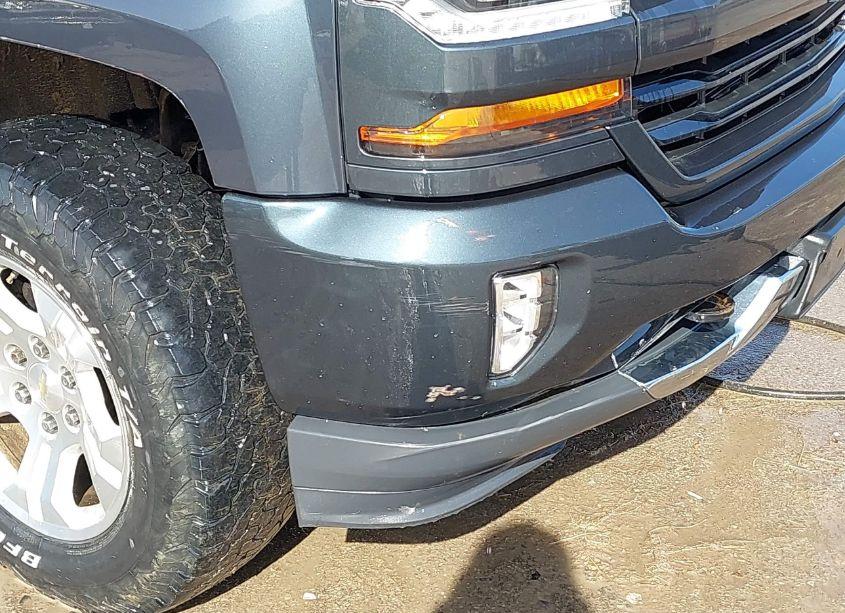 Photo 18 of 2018 Chevrolet Silverado 1500 2LT (VIN 3GCUKREC5JG114849)