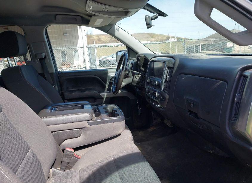 Photo 5 of 2018 Chevrolet Silverado 1500 2LT (VIN 3GCUKREC5JG114849)