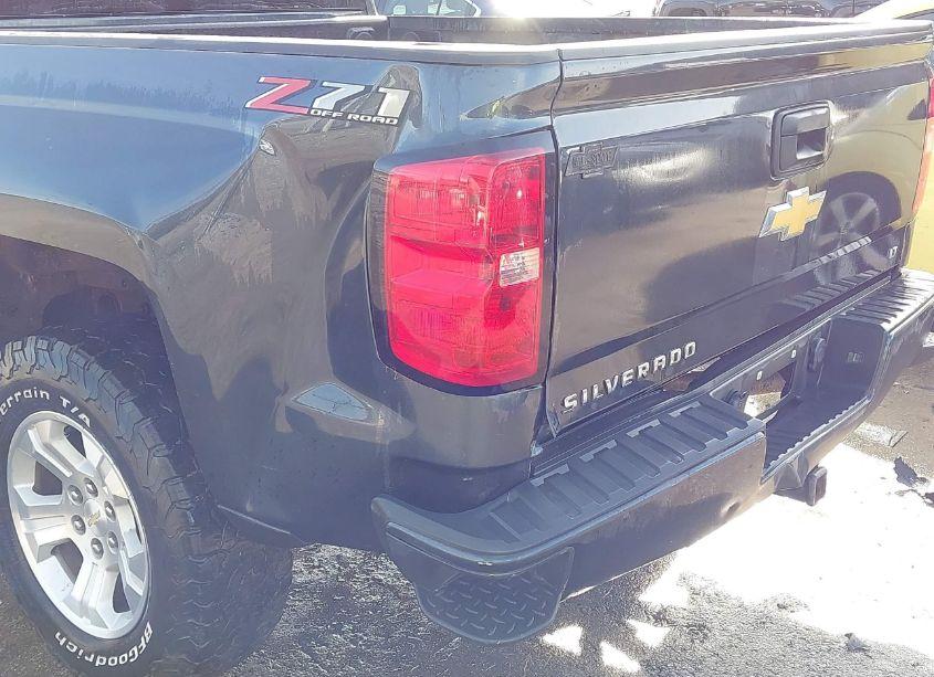 Photo 6 of 2018 Chevrolet Silverado 1500 2LT (VIN 3GCUKREC5JG114849)