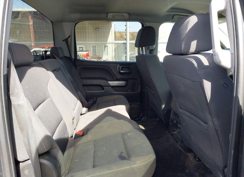 Photo 8 of 2018 Chevrolet Silverado 1500 2LT (VIN 3GCUKREC5JG114849)