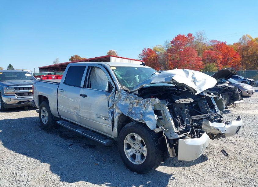 2018 Chevrolet Silverado 1500 2LT (VIN 3GCUKREC5JG223537) main photo