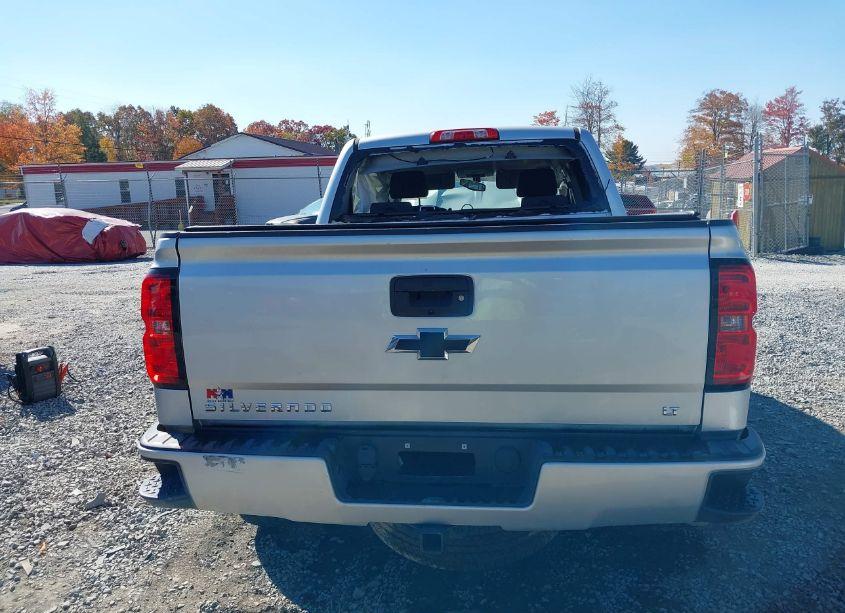 Photo 16 of 2018 Chevrolet Silverado 1500 2LT (VIN 3GCUKREC5JG223537)