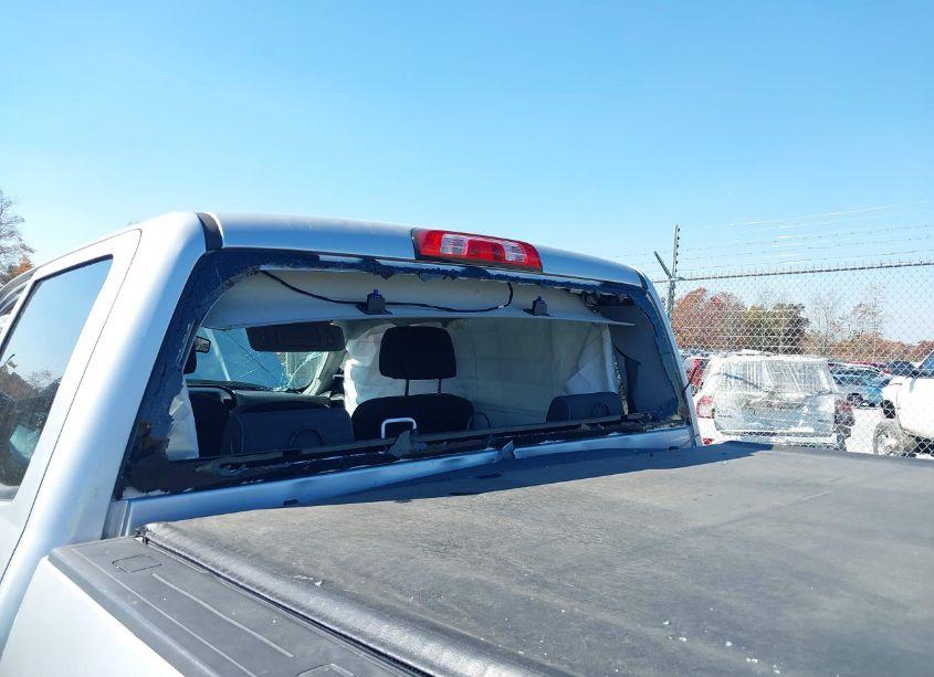 Photo 17 of 2018 Chevrolet Silverado 1500 2LT (VIN 3GCUKREC5JG223537)