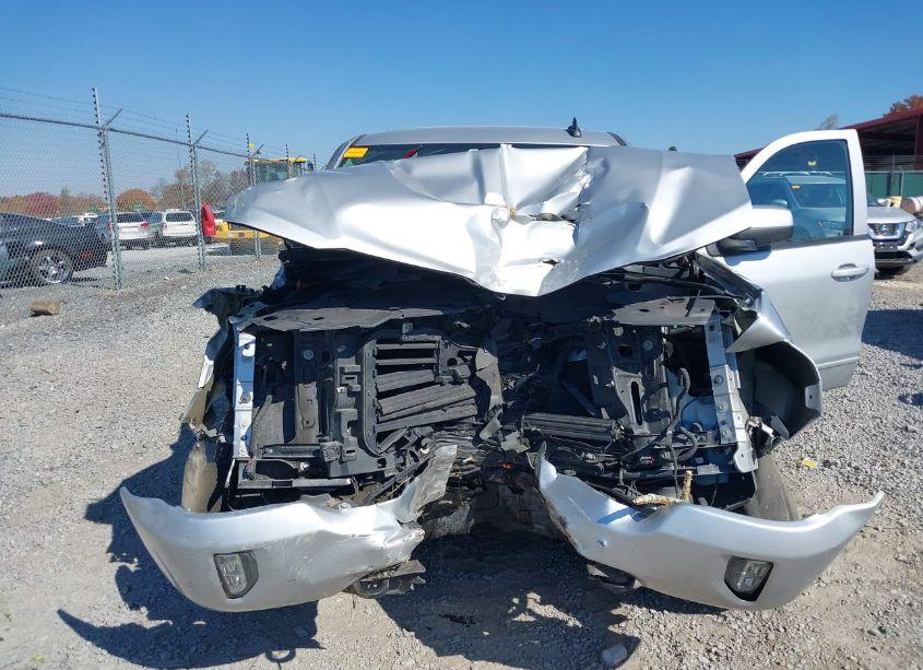 Photo 6 of 2018 Chevrolet Silverado 1500 2LT (VIN 3GCUKREC5JG223537)