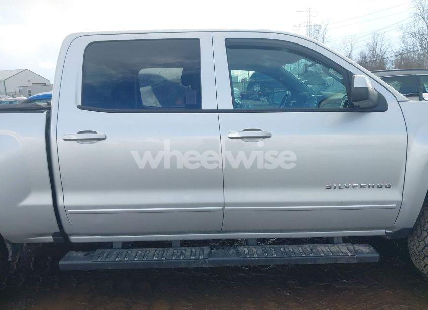 Photo 13 of 2018 Chevrolet Silverado 1500 1LT (VIN 3GCUKREC5JG385426)