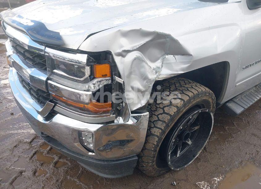 Photo 18 of 2018 Chevrolet Silverado 1500 1LT (VIN 3GCUKREC5JG385426)