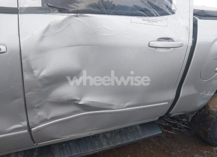 Photo 6 of 2018 Chevrolet Silverado 1500 1LT (VIN 3GCUKREC5JG385426)