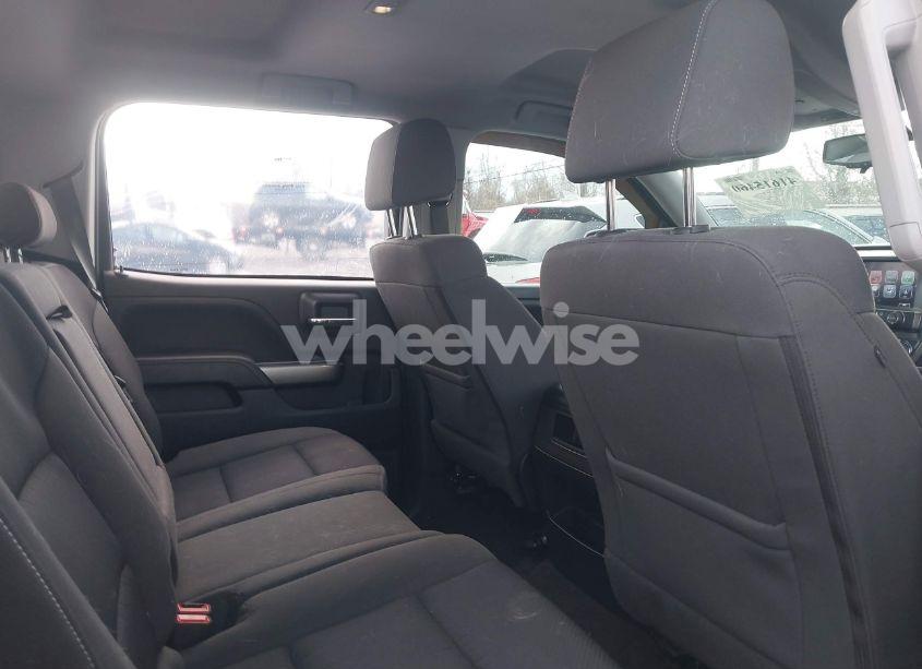 Photo 8 of 2018 Chevrolet Silverado 1500 1LT (VIN 3GCUKREC5JG385426)